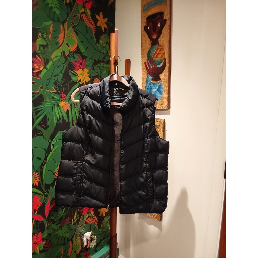 Land's End Women's Black XL Puffer Vest Diagonal Pattern. Classic